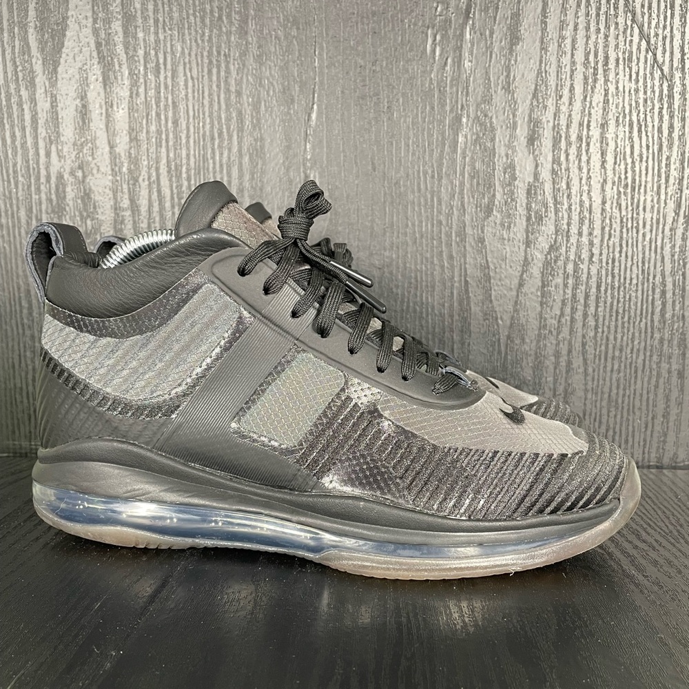 Nike Men's Gray and Black Air-Style Sneaker